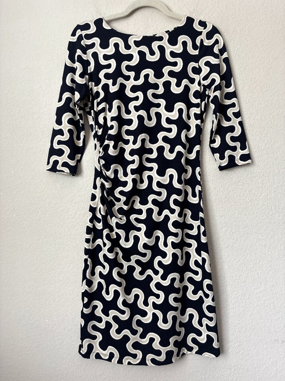 J. McLaughlin Catalina Cloth Flattering Ruched Side Sheath Dress